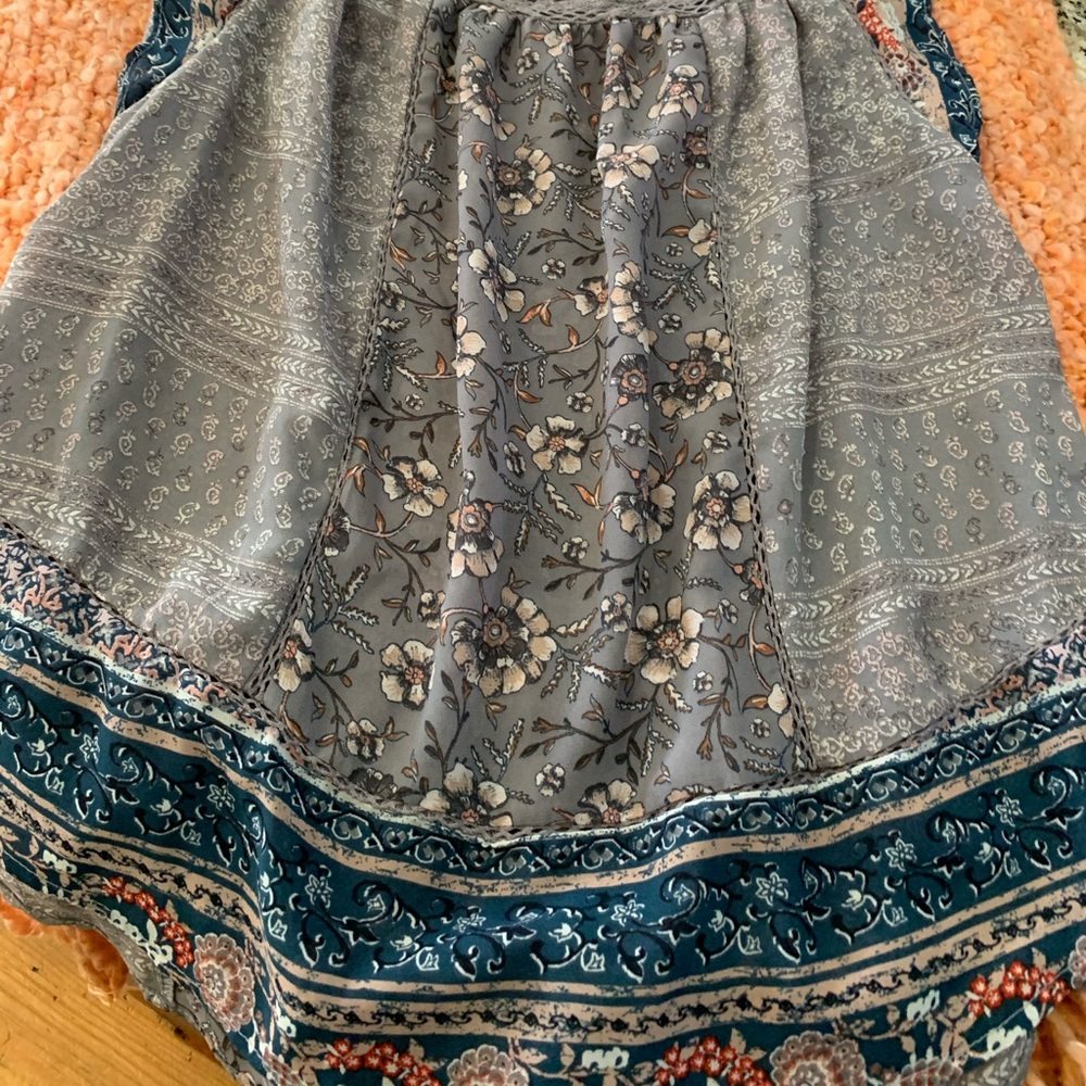 Knox Rose boho top like new blues,grays -and pinks